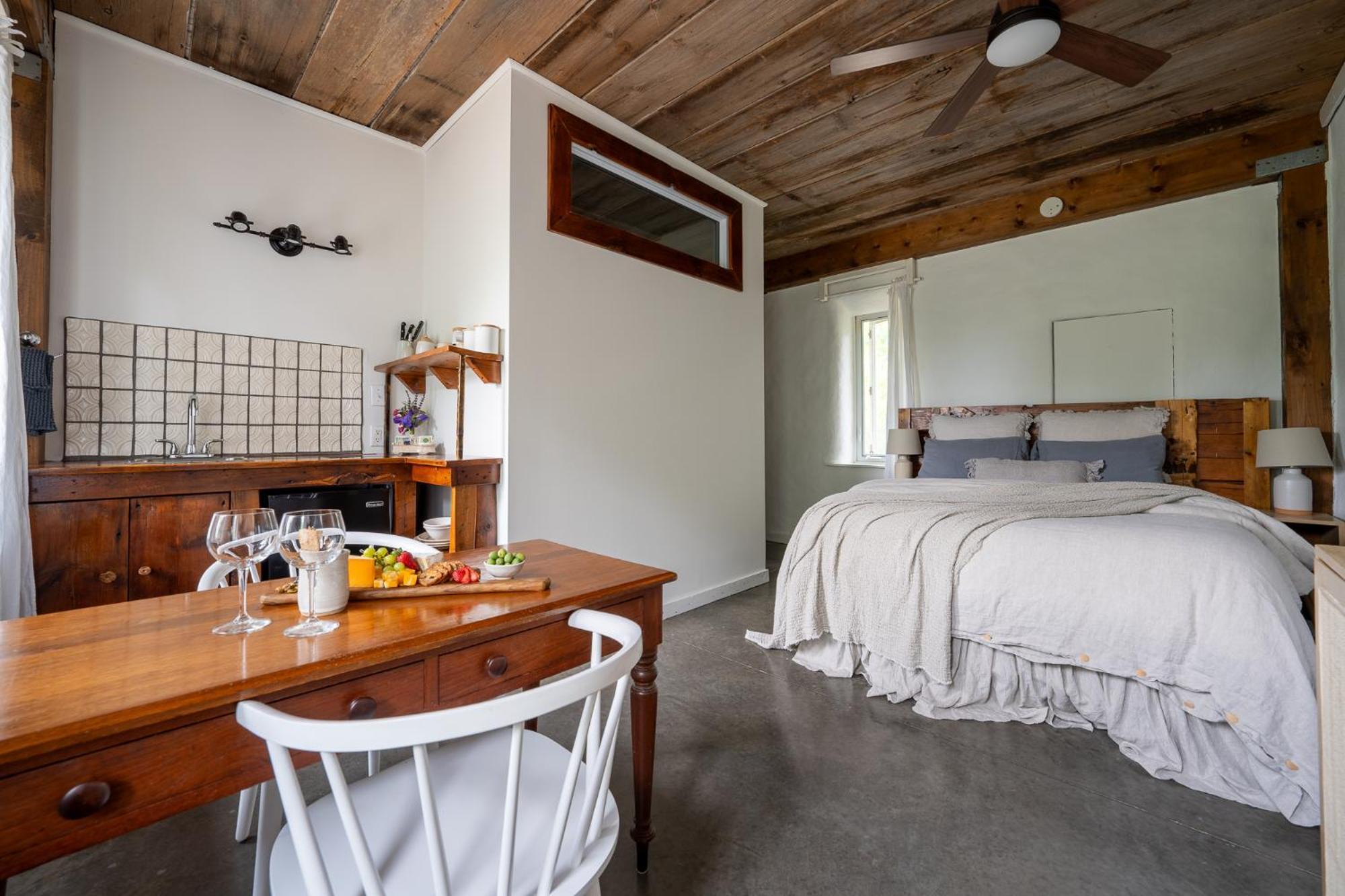 Owl'S Nest Suites Carrying Place Ngoại thất bức ảnh