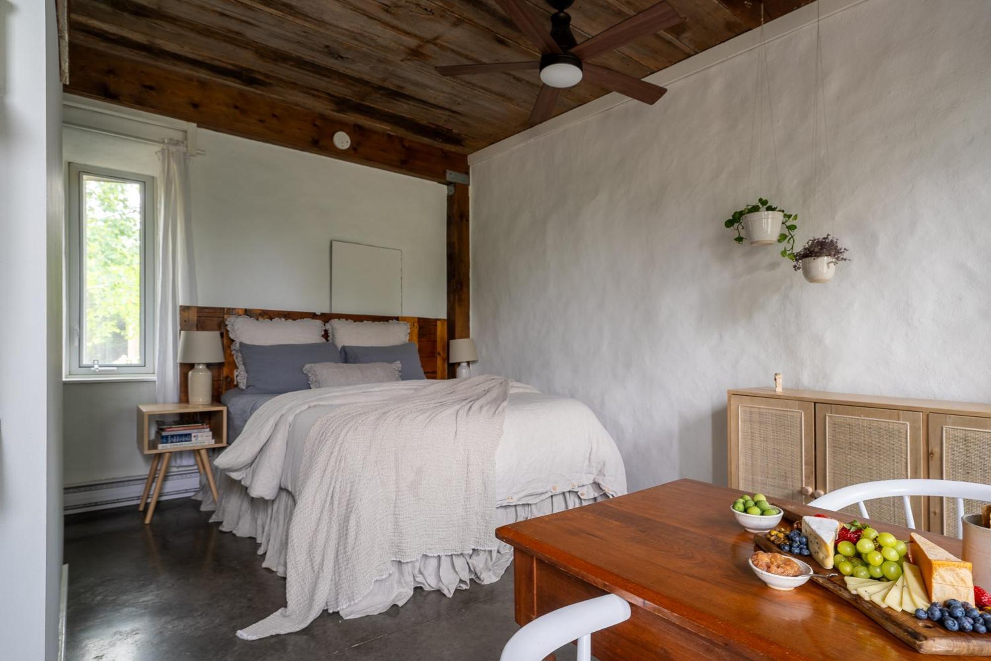 Owl'S Nest Suites Carrying Place Ngoại thất bức ảnh