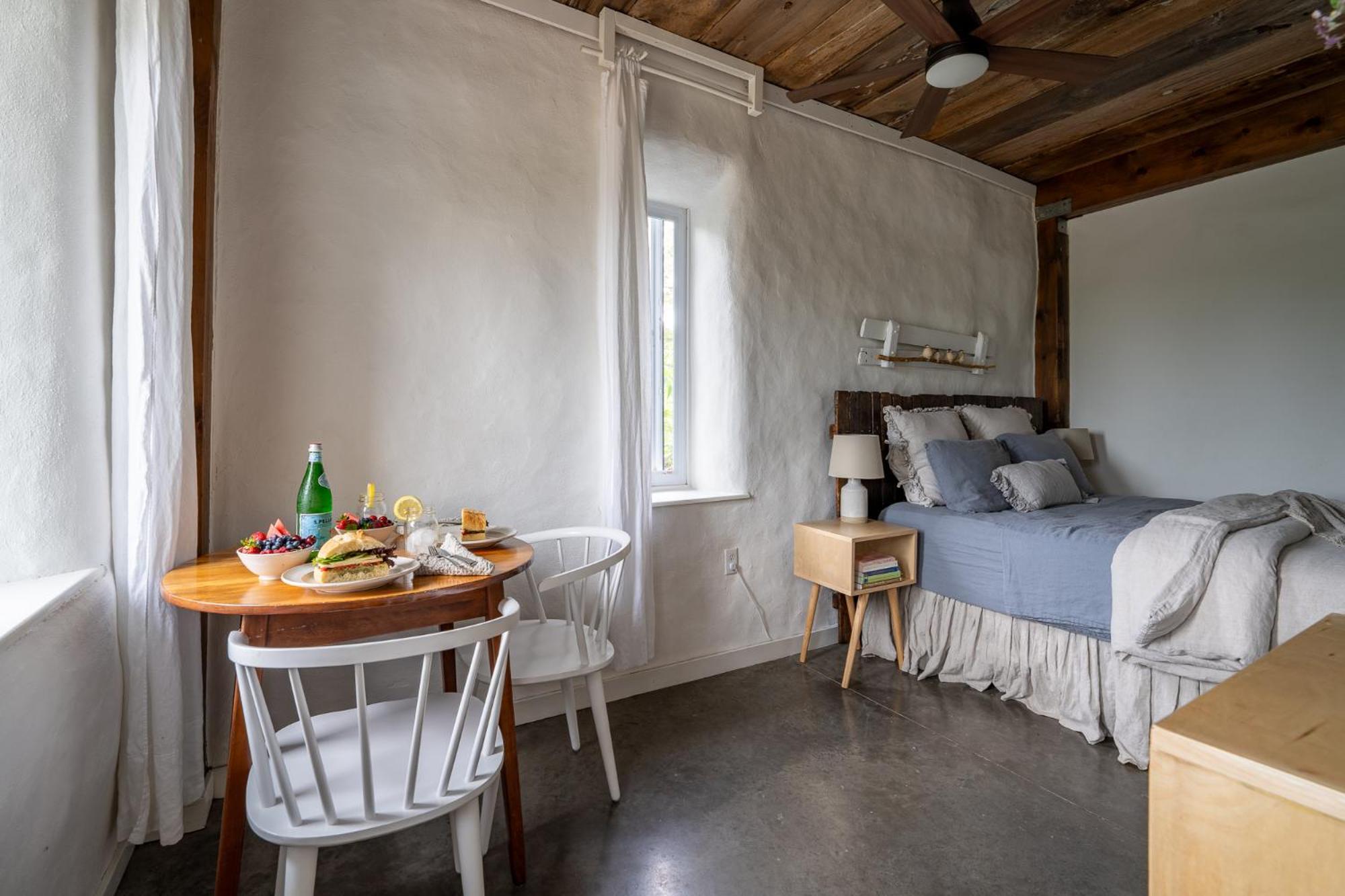 Owl'S Nest Suites Carrying Place Ngoại thất bức ảnh
