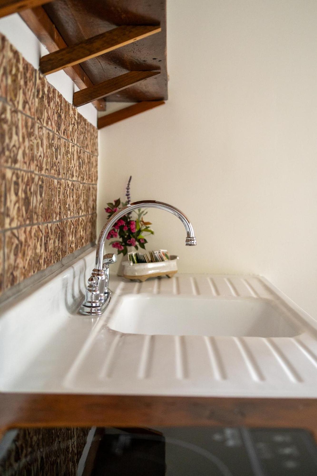 Owl'S Nest Suites Carrying Place Ngoại thất bức ảnh