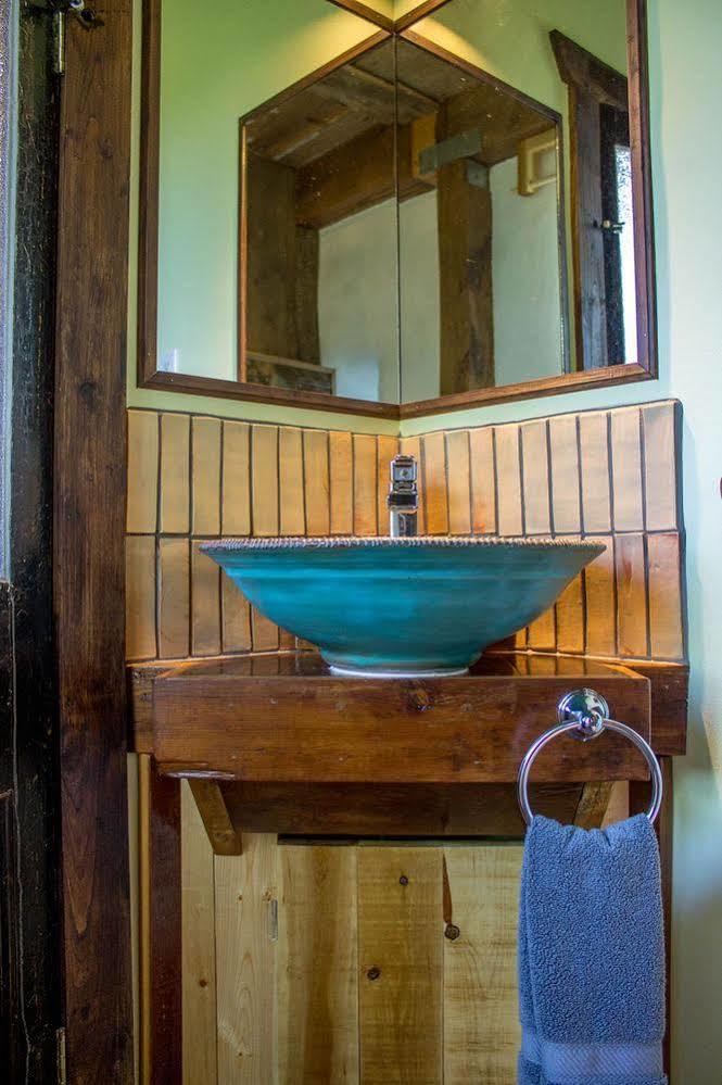 Owl'S Nest Suites Carrying Place Ngoại thất bức ảnh
